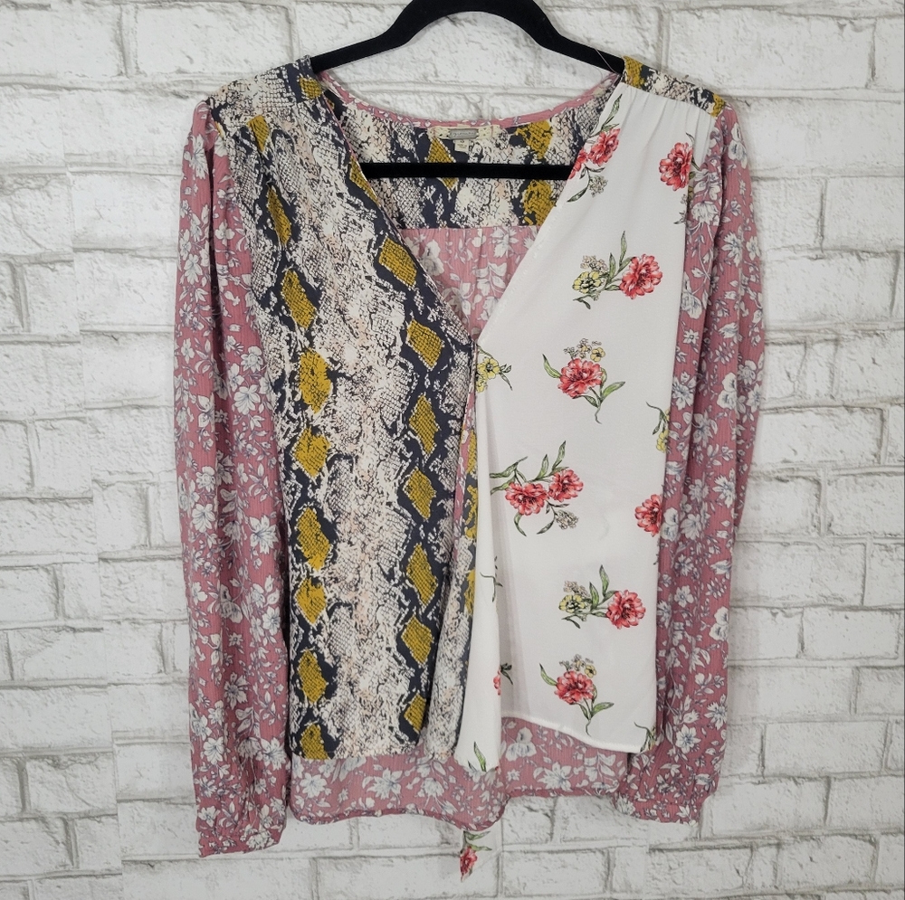 Gimmicks by BKE cute tie back printed top